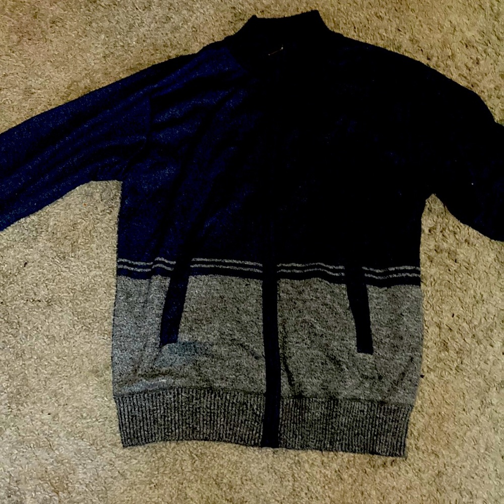 I’m selling a sweater/jacket